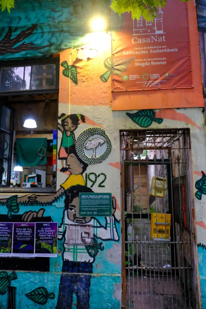 A edificação, com mais de 80 anos e que já abrigou uma escola, foi cedida à organização pelo Patrimônio da União para uso gratuito em 6 de agosto de 2025 por dez anos