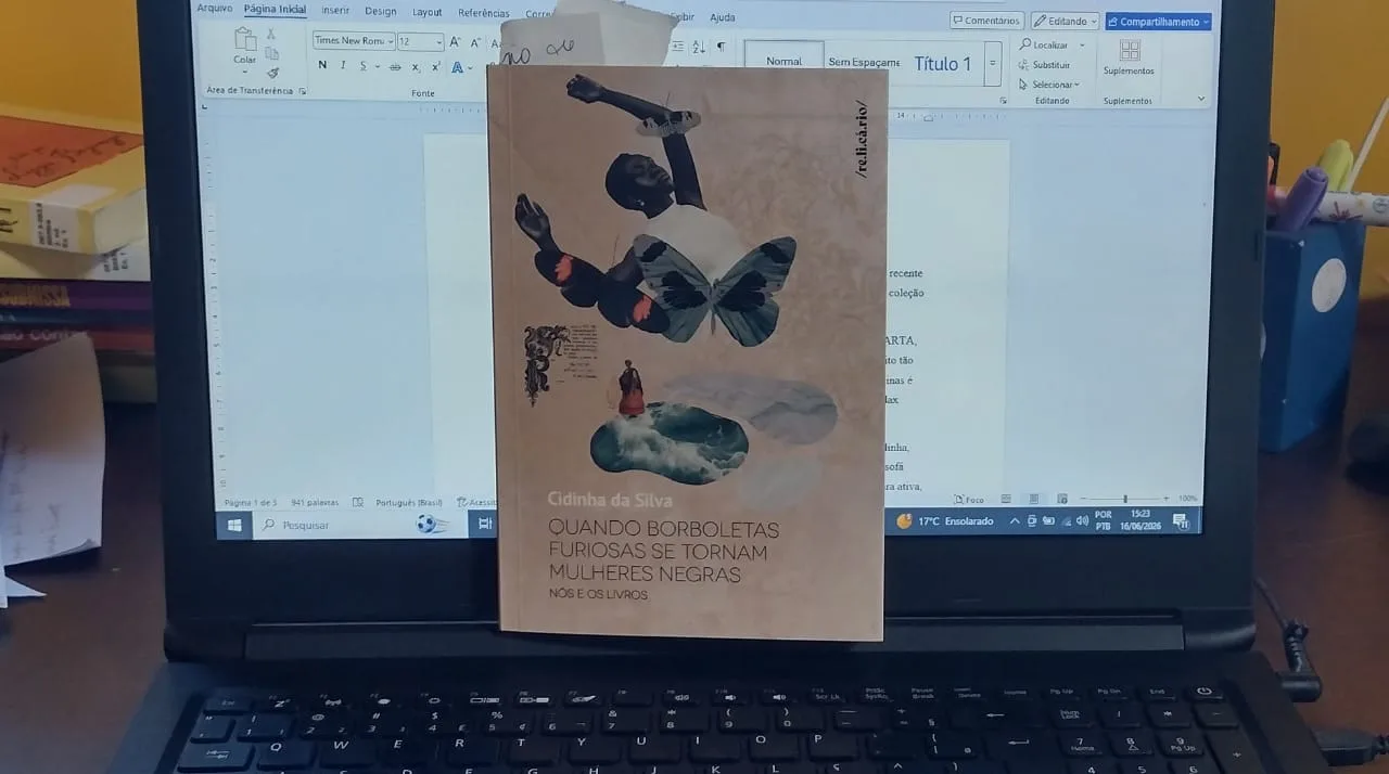 A sensação que (me) percorreu ao longo de 138 páginas é que este é o livro que (nos/me) faltava