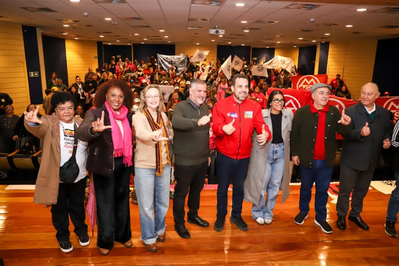 O encontro no auditório do prédio da Caixa Econômica Federal, junto à Praça da Alfândega, foi antes do ato de abertura da feira do Governo do Brasil na Rua