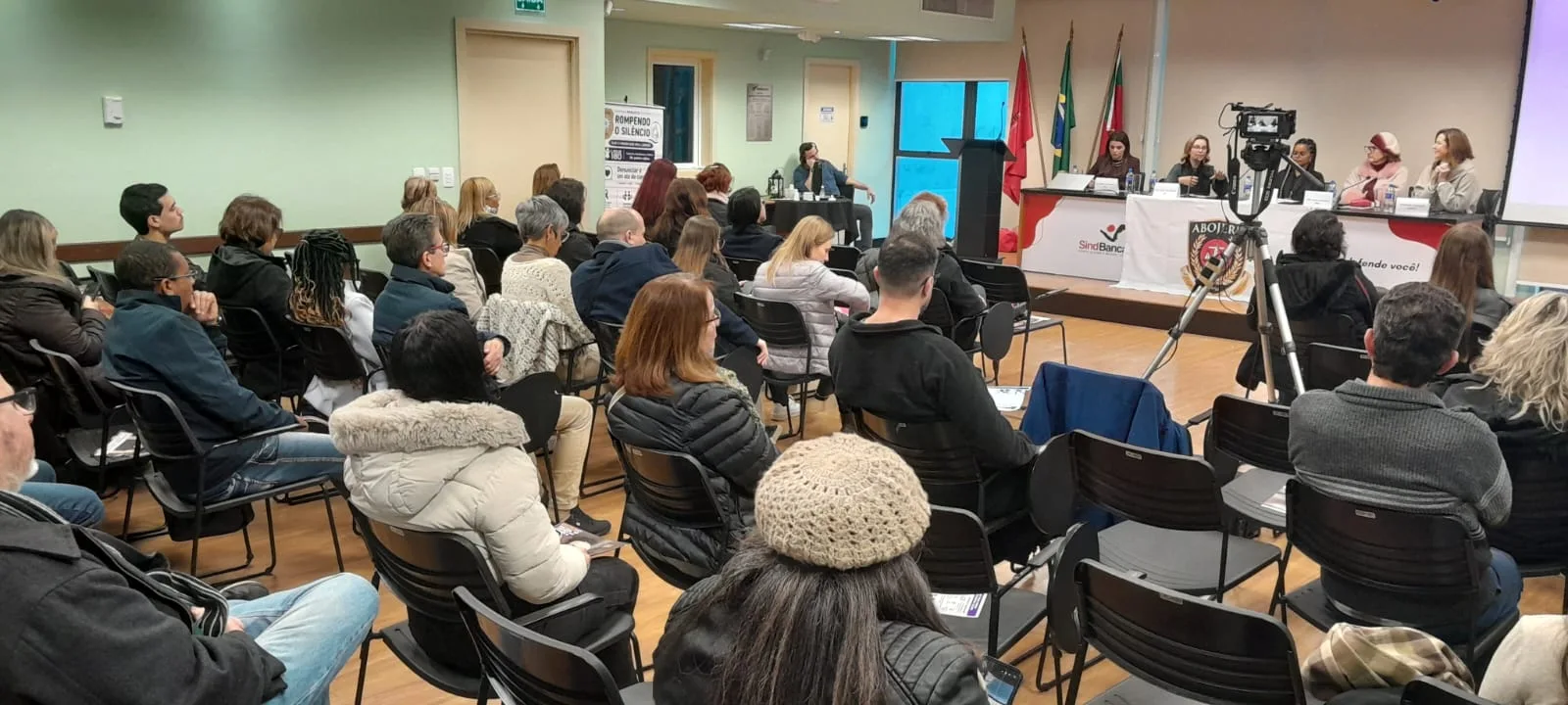 Encontro discutiu os desafios para tornar mais efetiva a rede de proteção às mulheres e reduzir a distância entre a legislação e a proteção concreta