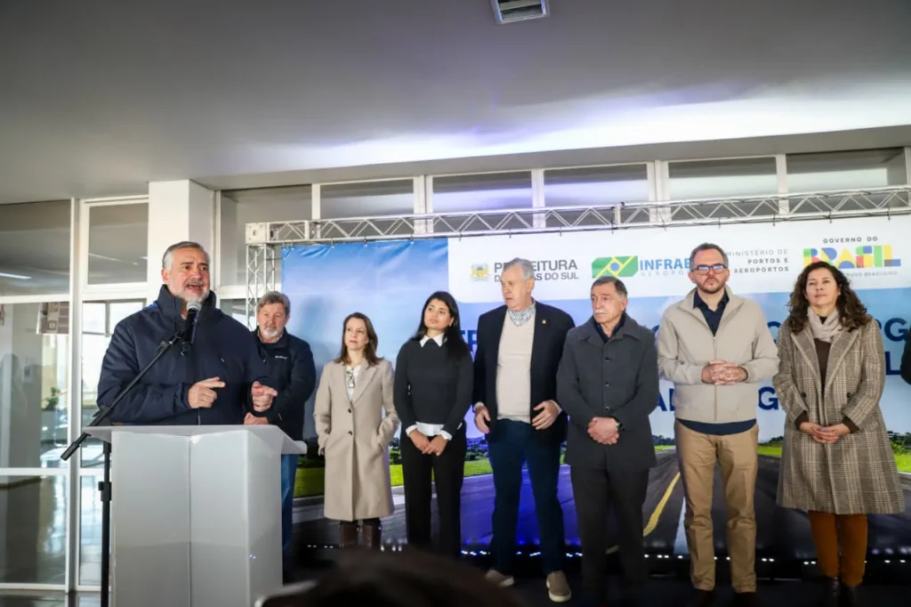 Paulo Pimenta durante agenda federal sobre infraestrutura aeroportuária em Caxias do Sul