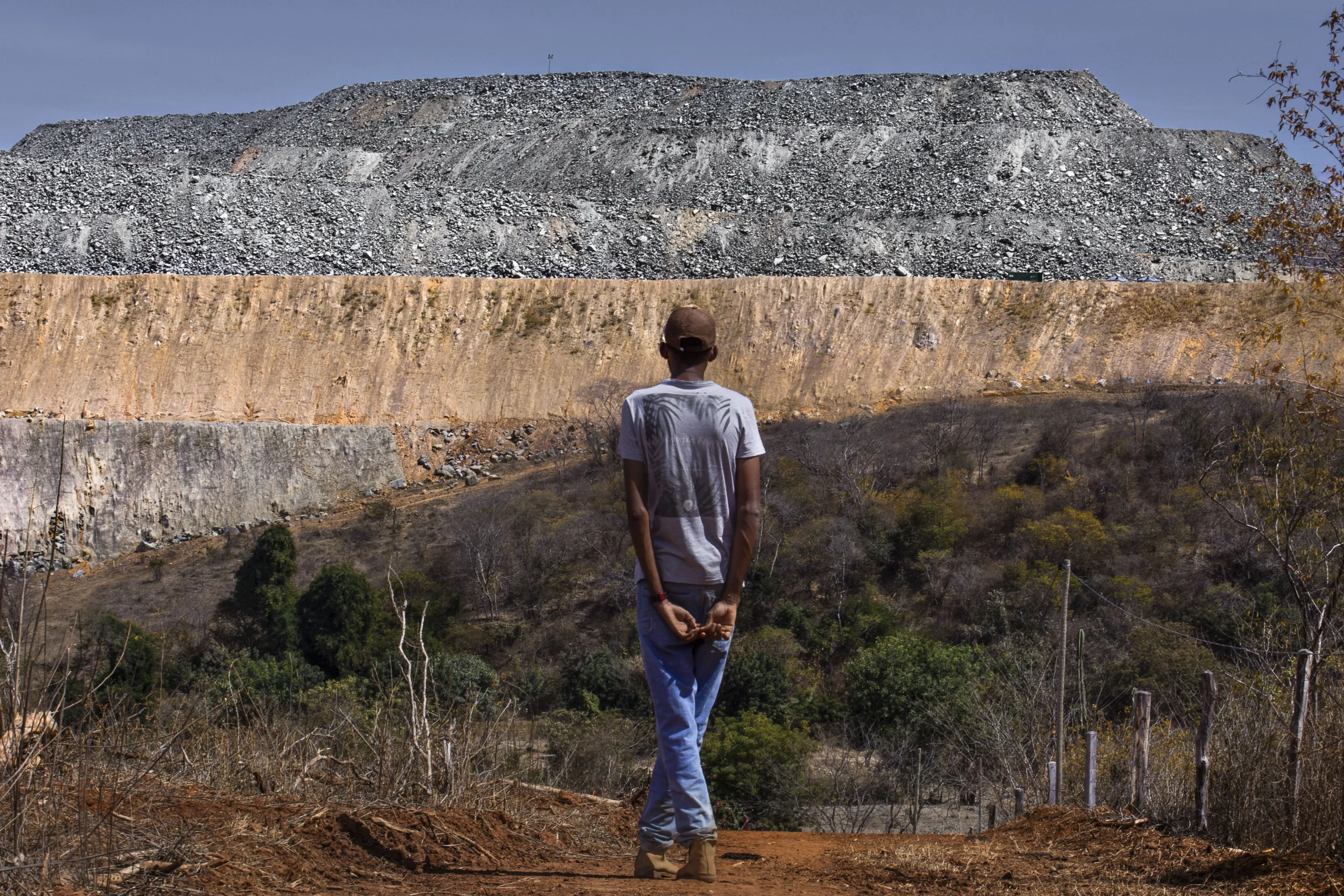 Mostra “Zona de Sacrifício: do ouro ao pó” retrata impactos da mineração no Vale do Jequitinhonha (MG)