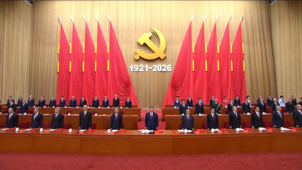 Xi Jinping, secretário-geral do Comitê Central do Partido Comunista Chinês (PCCh), junto a outros altos membros durante comemoração do 105º aniversário do PCCh, no Grande Salão do Povo, em Pequim, em 1º de julho de 2026.