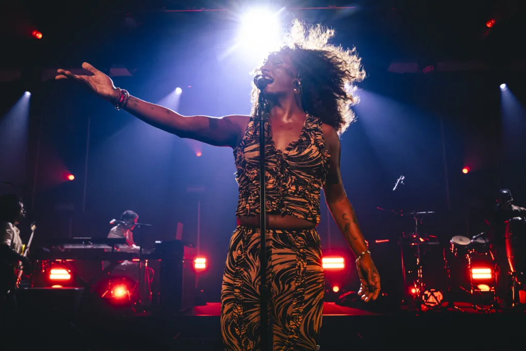 Liniker durante passagem pelo Montreux Jazz Festival, na Suíça, na edição comemorativa dos 60 anos do evento