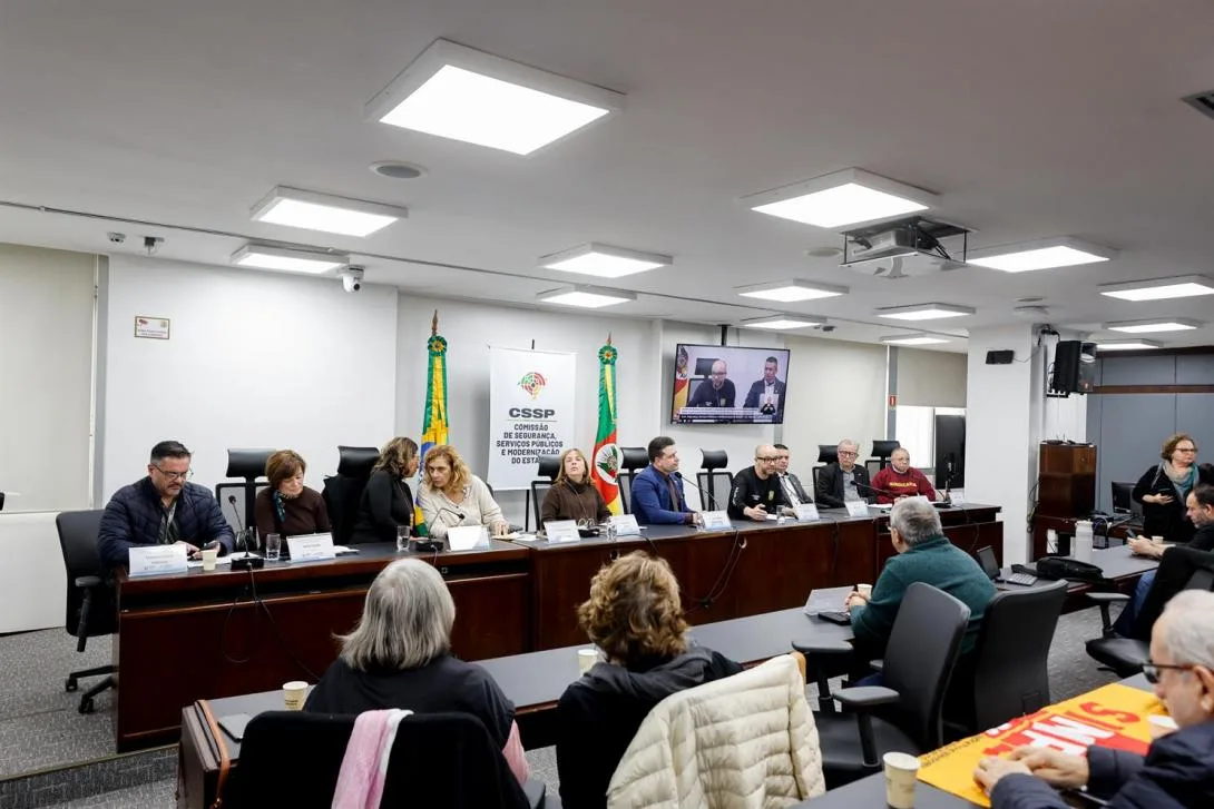 Plenarinho do Palácio Farroupilha recebeu debate sobre previdência de servidores estaduais nesta sexta-feira (10)