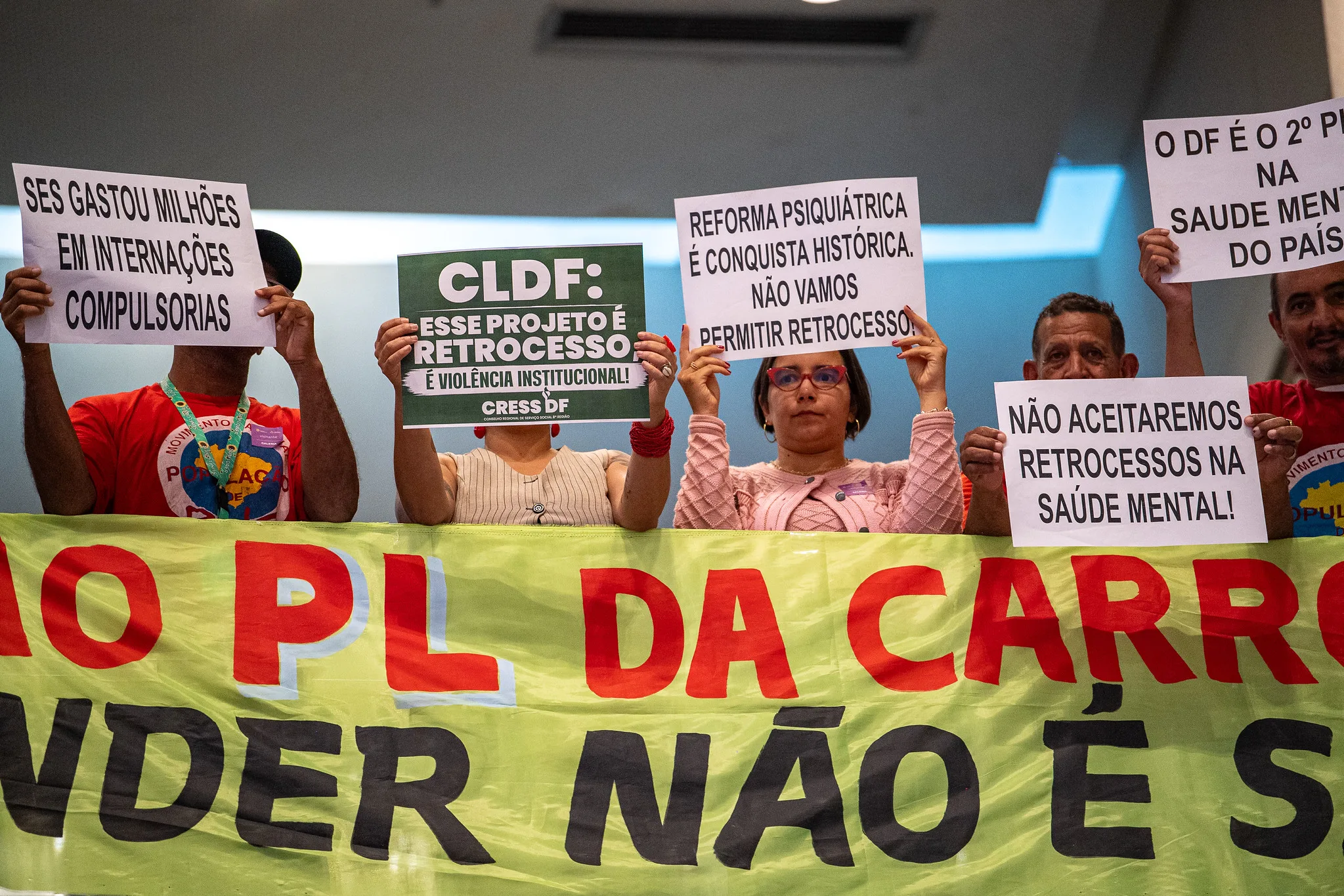 Votação em primeiro turno do projeto de internação compulsória na Câmara Legislativa do DF ocorreu sob protesto