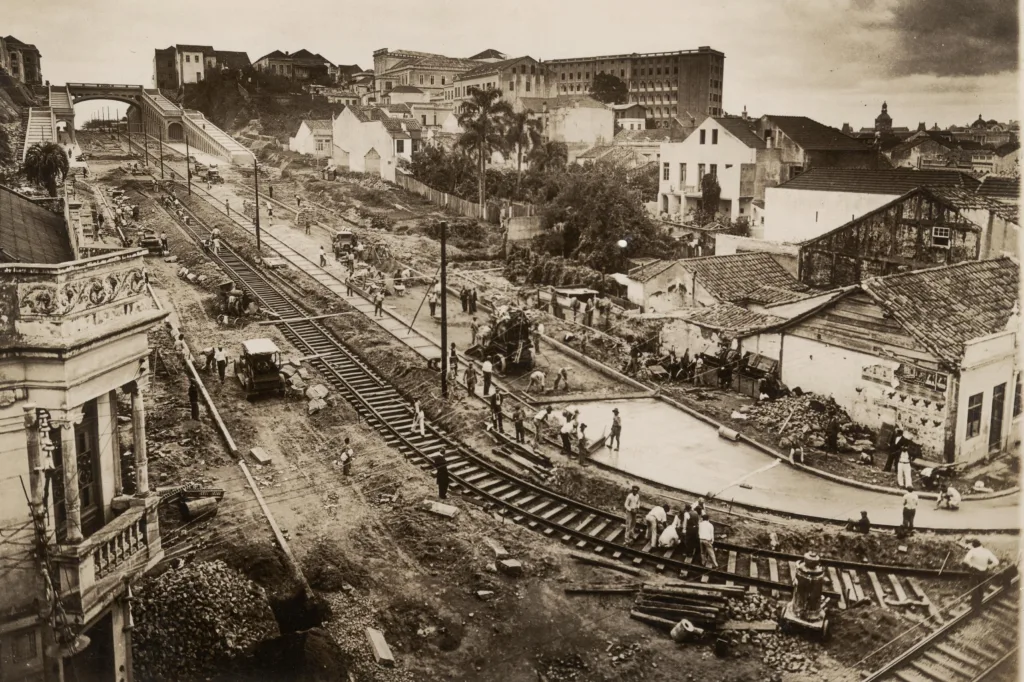 Construção do Viaduto Otávio Rocha no final da década de 1920