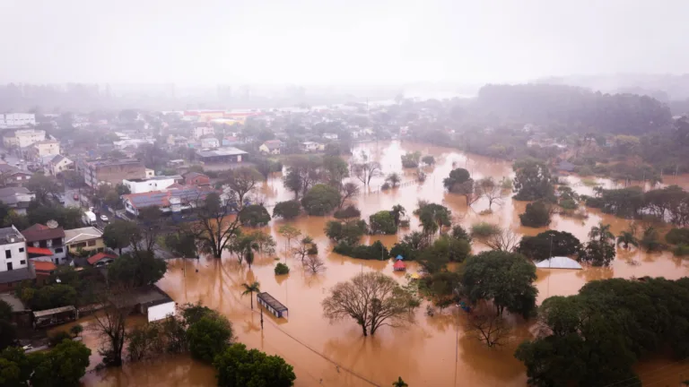 Chuvas obrigam 1,1 mil pessoas a deixar suas casas no RS; danos atingem 194 cidades