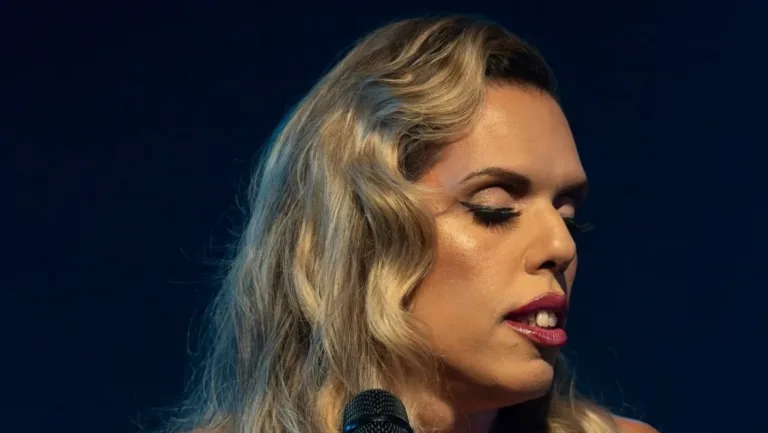 Com novo curta sobre show de jazz, Paola Valentina Xavier exalta o poder da voz e da arte trans