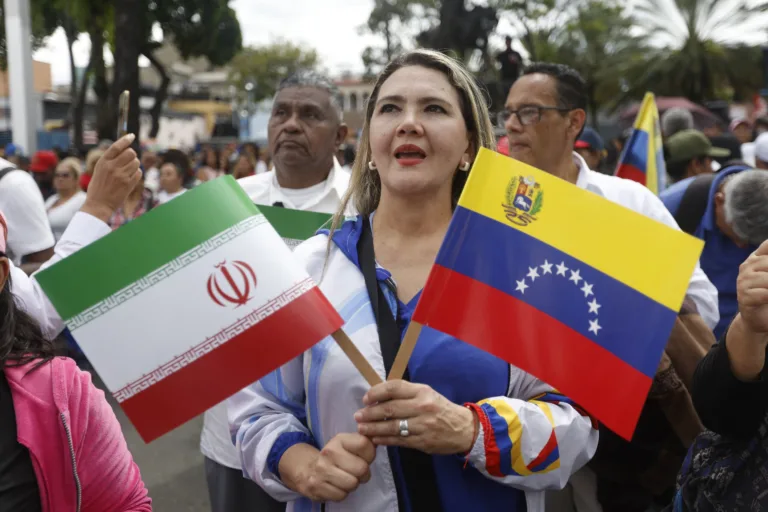 'Deturpação midiática': Irã nega atrito com Venezuela após fala do chanceler persa