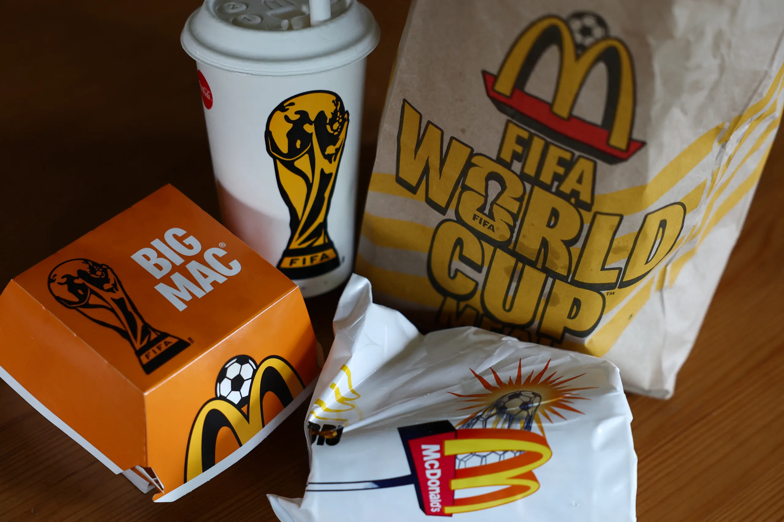 Fifa e EUA desrespeitam acordo da OMS de 2022 e fazem pior Copa no âmbito alimentar