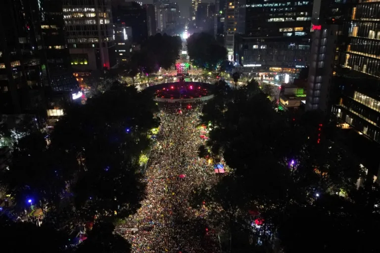 Vitória do México sobre o Equador leva multidão às rua para celebrar vaga nas oitavas da Copa