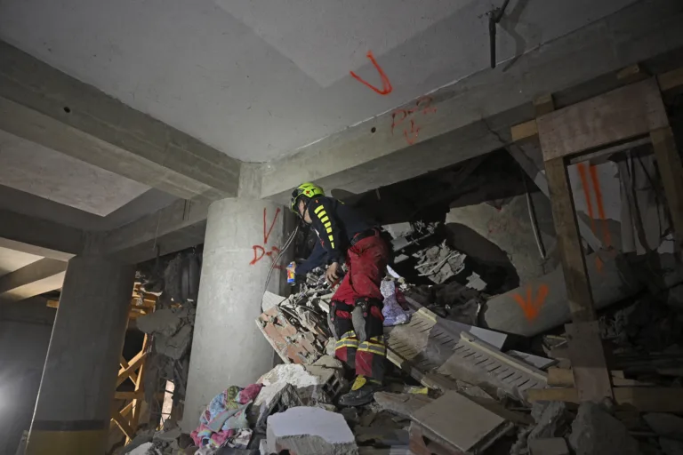 Venezuela: sobrevivente do terremoto é resgatado após passar mais de oito dias sob os escombros
