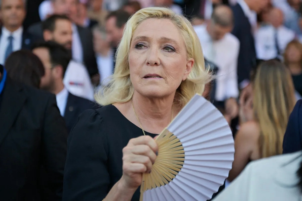 França: suposto favoritismo de Le Pen após condenção deve ser visto com cautela, avalia cientista política