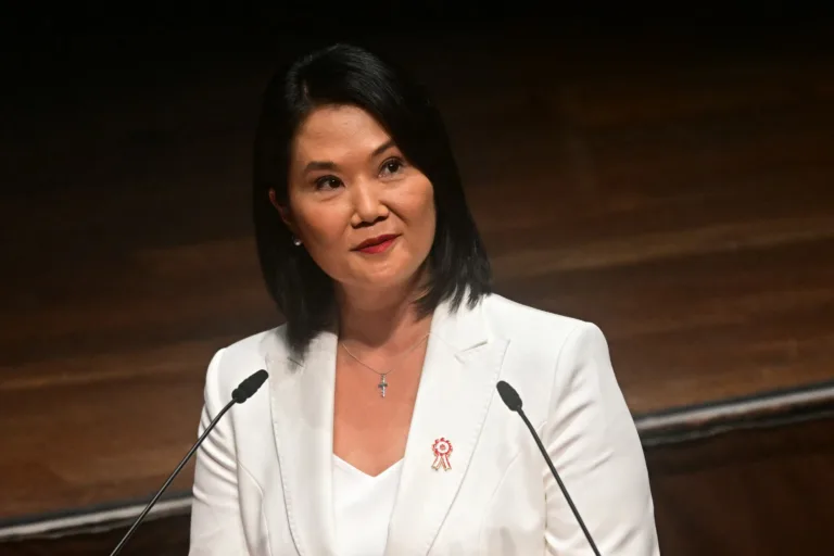 A presidenta eleita do Peru, Keijo Fujimori, assumirá a presidência na próxima terça-feira (28).