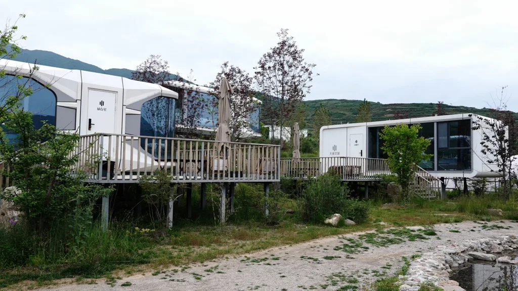 Módulos de hospedagem em formato de cápsula do camping Grande Elefante, no vilarejo rural de Habancha, a 40 quilômetros de Lanzhou.