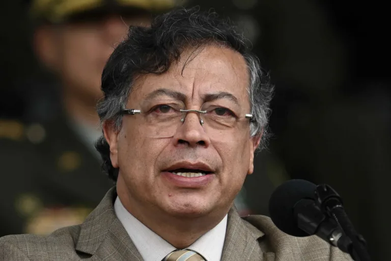 Petro convoca manifestação e defende legado.