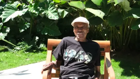 Cantor Milton Nascimento é internado para tratar pneumonia