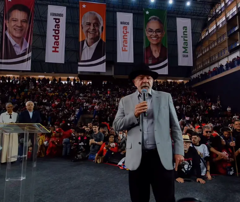 Lula discursando em convenção do PT em São Paulo
