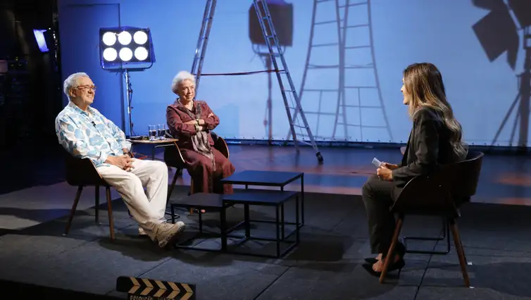 Rio de Janeiro (RJ), 26/09/2023 - Gravação do programa Cine Resenha, da TV Brasil, com o cineasta Luiz Carlos Barreto e a produtora Lucy Barreto, sua esposa, apresentado por Priscila Rangel. Foto: Fernando Frazão/Agência Brasil