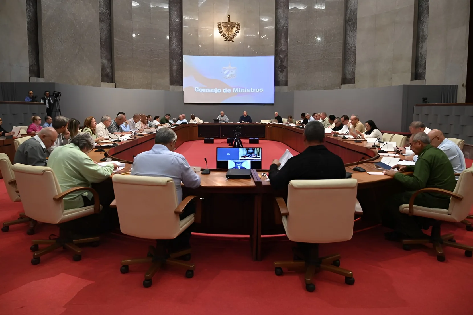 Díaz-Canel defende reformas e pede participação popular para fortalecer construção socialista em Cuba