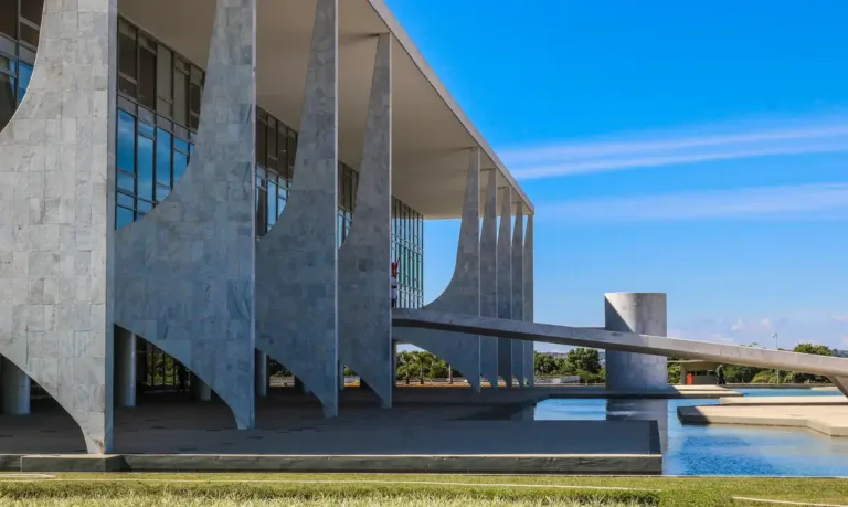 Efeito do novo tarifaço será reduzido pois Brasil já redirecionou mercado para outros países