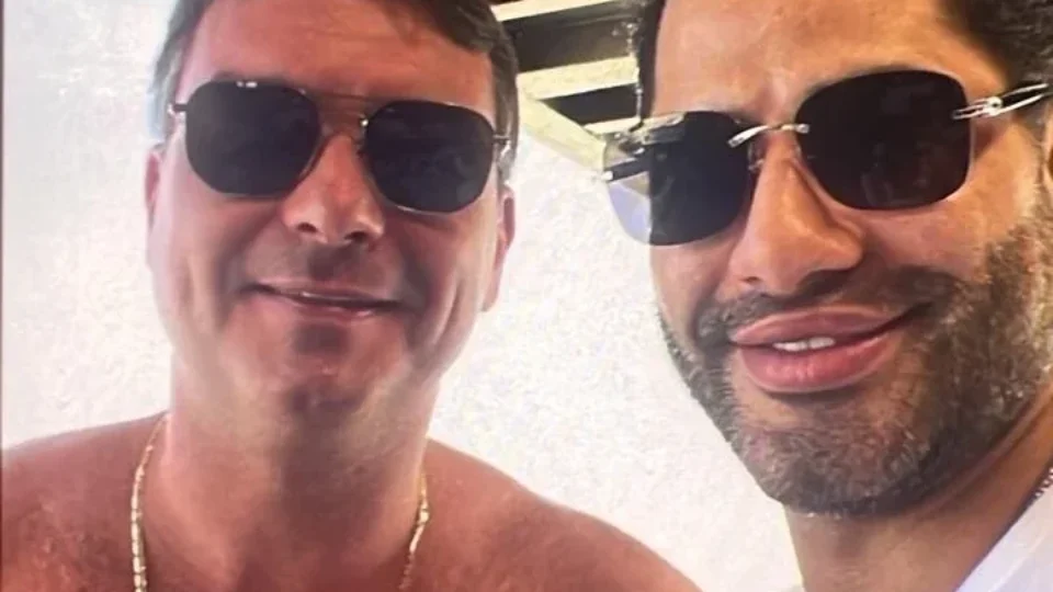 Senador Flávio Bolsonaro e capanga de Vorcaro