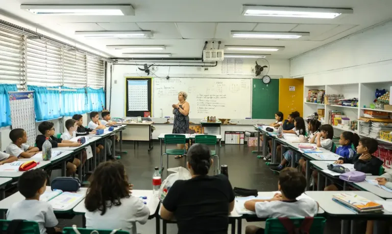 No Rio, debate sobre educação pública mobiliza professores e parlamentares nesta sexta (17)