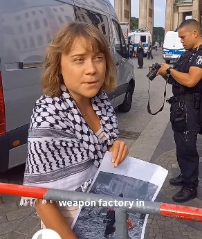 A ativista sueca Greta Thumberg protestava contra empresa alemã que fornece armas para Israel.