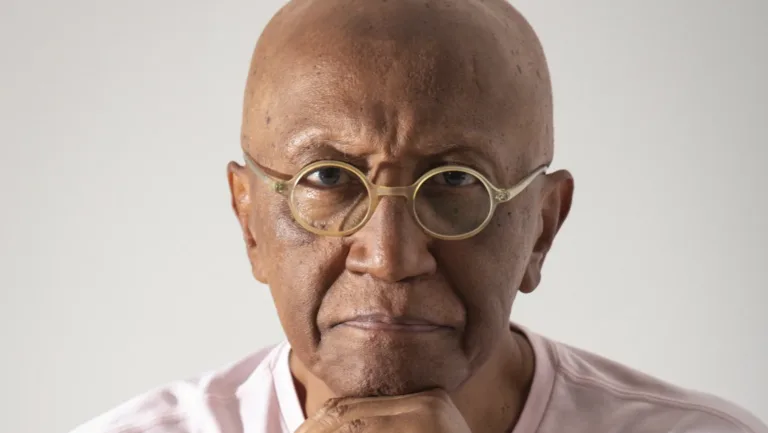 'A desigualdade é a nossa cocaína social', afirma Hélio Santos ao lançar livro sobre racismo