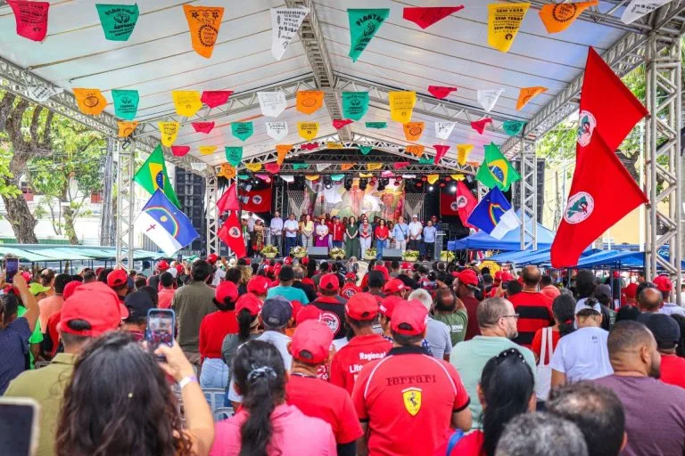 Shows, debates e comida saudável na Feira da Reforma Agrária, que ocupa a rua mais bonita do Brasil, no Recife Antigo; confira a programação