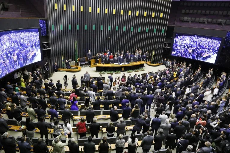 Bancada do DF se divide sobre PL da Misoginia em meio a impasse na Câmara dos Deputados