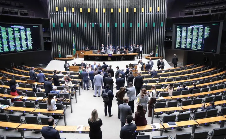 Sessão do Plenário da Câmara dos Deputados que aprovou a urgência do PL