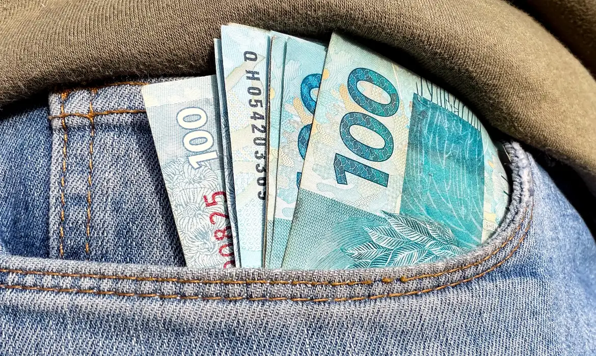 Terão direito ao recebimento os trabalhadores que possuíam saldo positivo em contas do fundo em 31 de dezembro de 2025