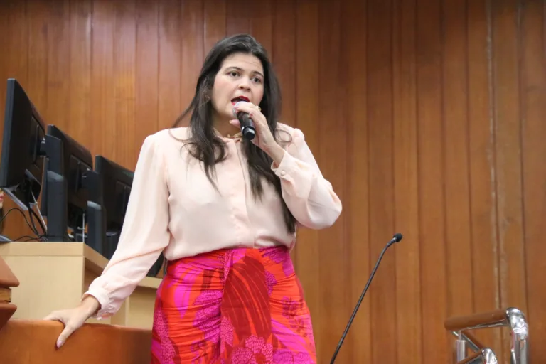 Tribunal Regional Eleitoral de Goiás cassa mandato de Aava Santiago por infidelidade partidária