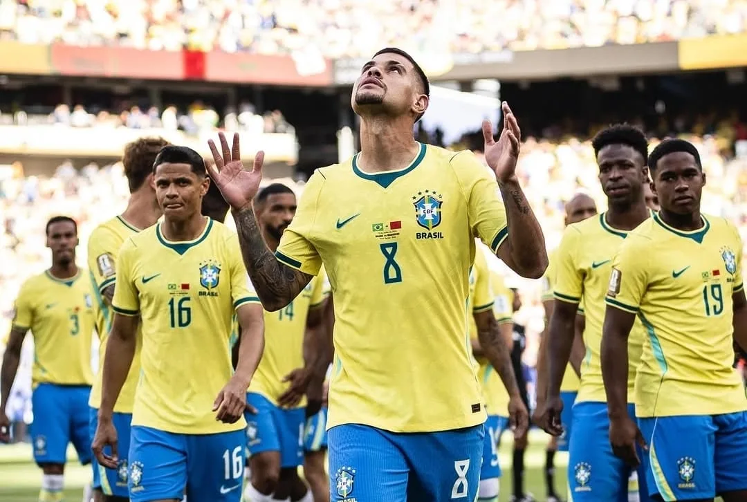 Bruno Guimarães agradece a Deus pela vitória do Brasil