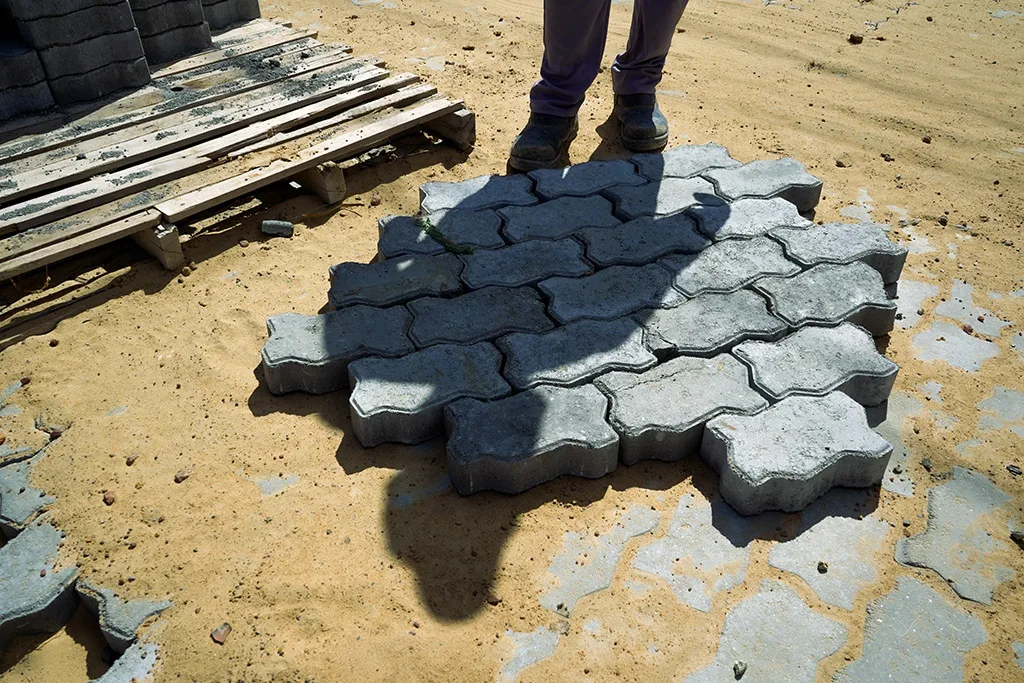 Sob o sol do sertão da Bahia, trabalhadores não tinham acesso à água potável em obra de calçamento no município de Casa Nova