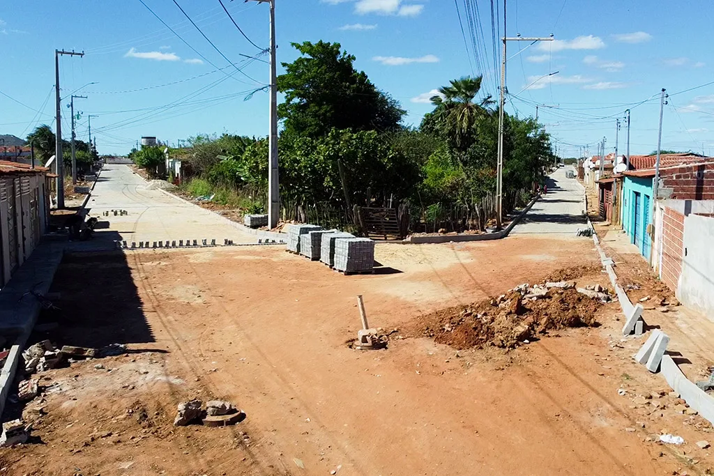 Calçamento das ruas era feito com a instalação de bloquetes