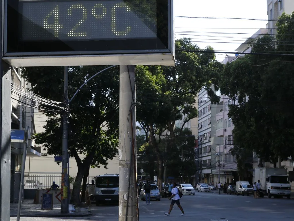Alerj derruba veto a projeto que impede corte de água e luz em período de calor extremo