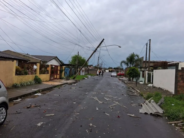 Temporais causam danos em 30 municípios e deixam 66,8 mil sem luz no RS