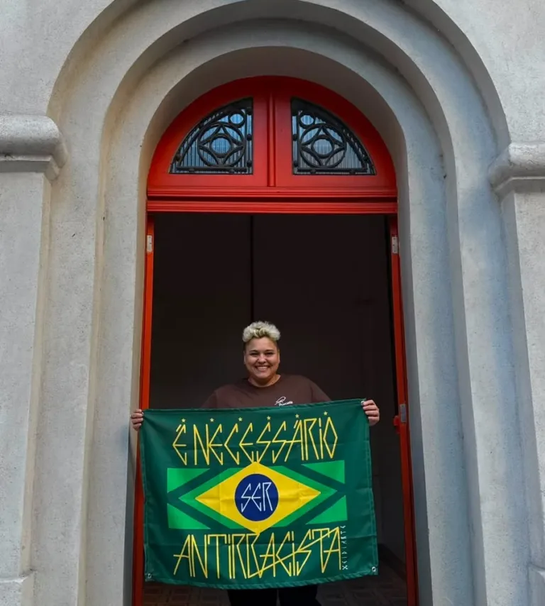 Cultura popular e resistência LGBTQIA+ ocupam o viaduto Otávio Rocha em Porto Alegre