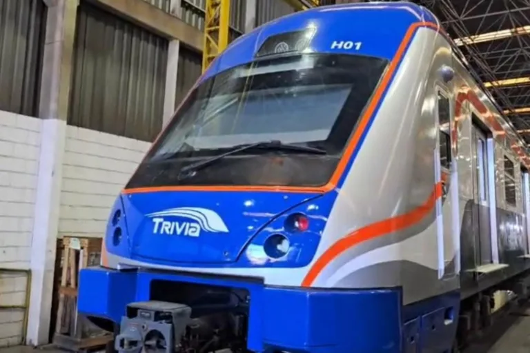 Trem pega fogo, e caos marca 3º dia de operação privatizada das linhas 11, 12 e 13 em SP