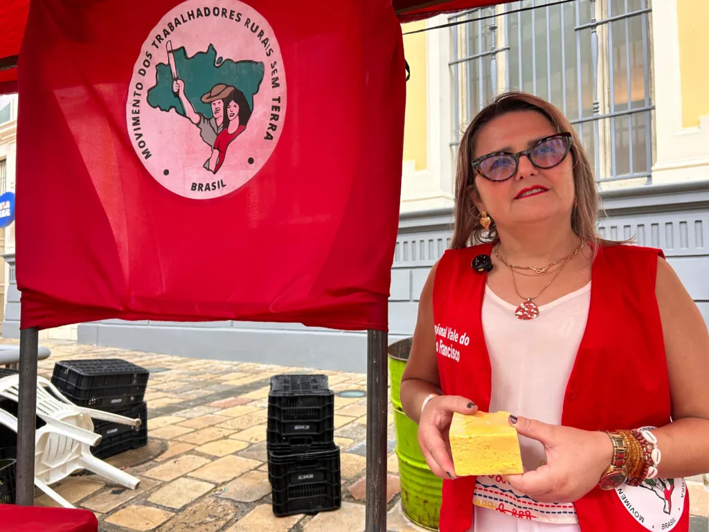 Socorro Gomes produz seu sabão artesanal com a família em Petrolina