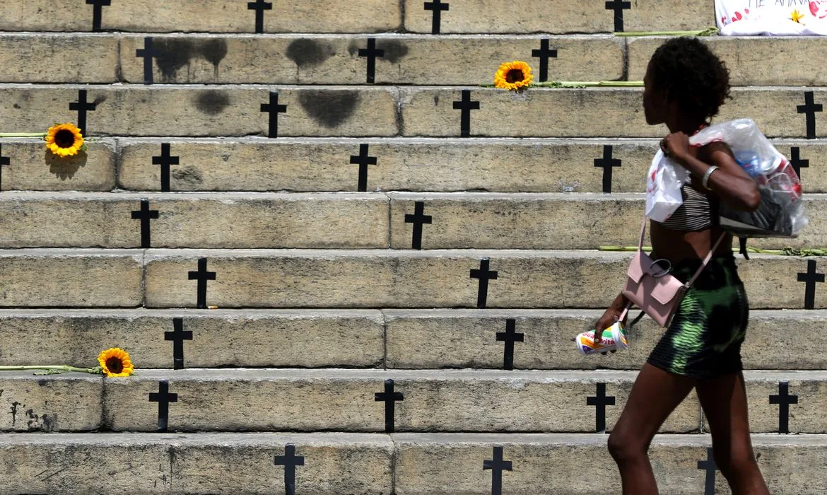 Em 2025, 1.571 mulheres foram vítimas de feminicídio, segundo o Anuário Brasileiro de Segurança Púbica