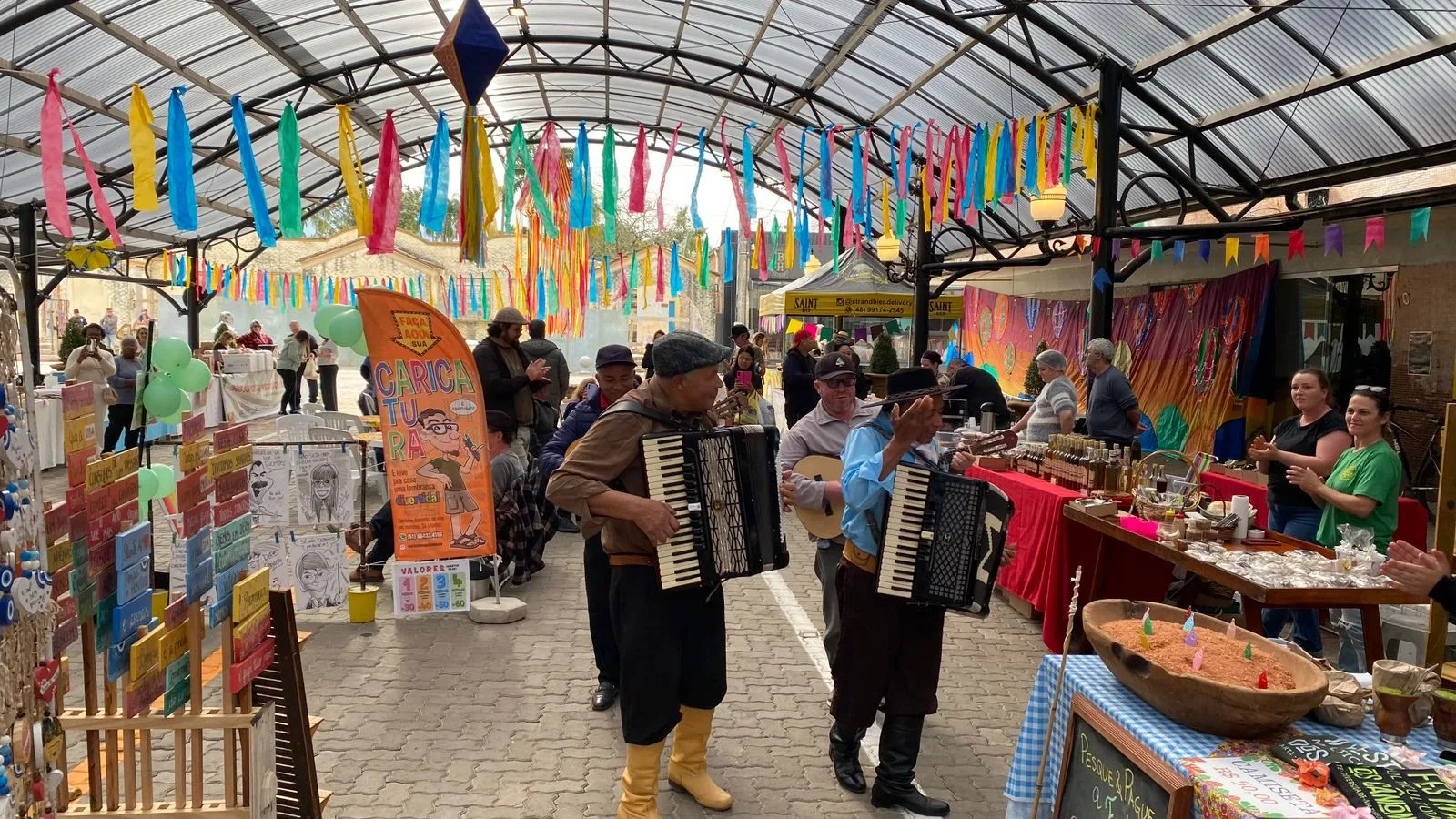 Arraial da Economia Solidária acontece neste domingo (5), na Rua Coberta de Praia Grande (SC)
