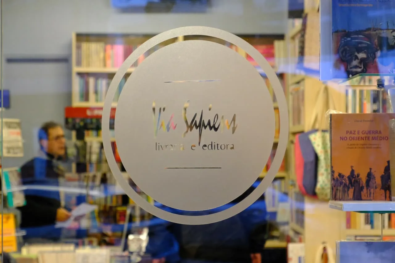 Livraria completou 26 anos de funcionamento ininterrupto em Porto Alegre