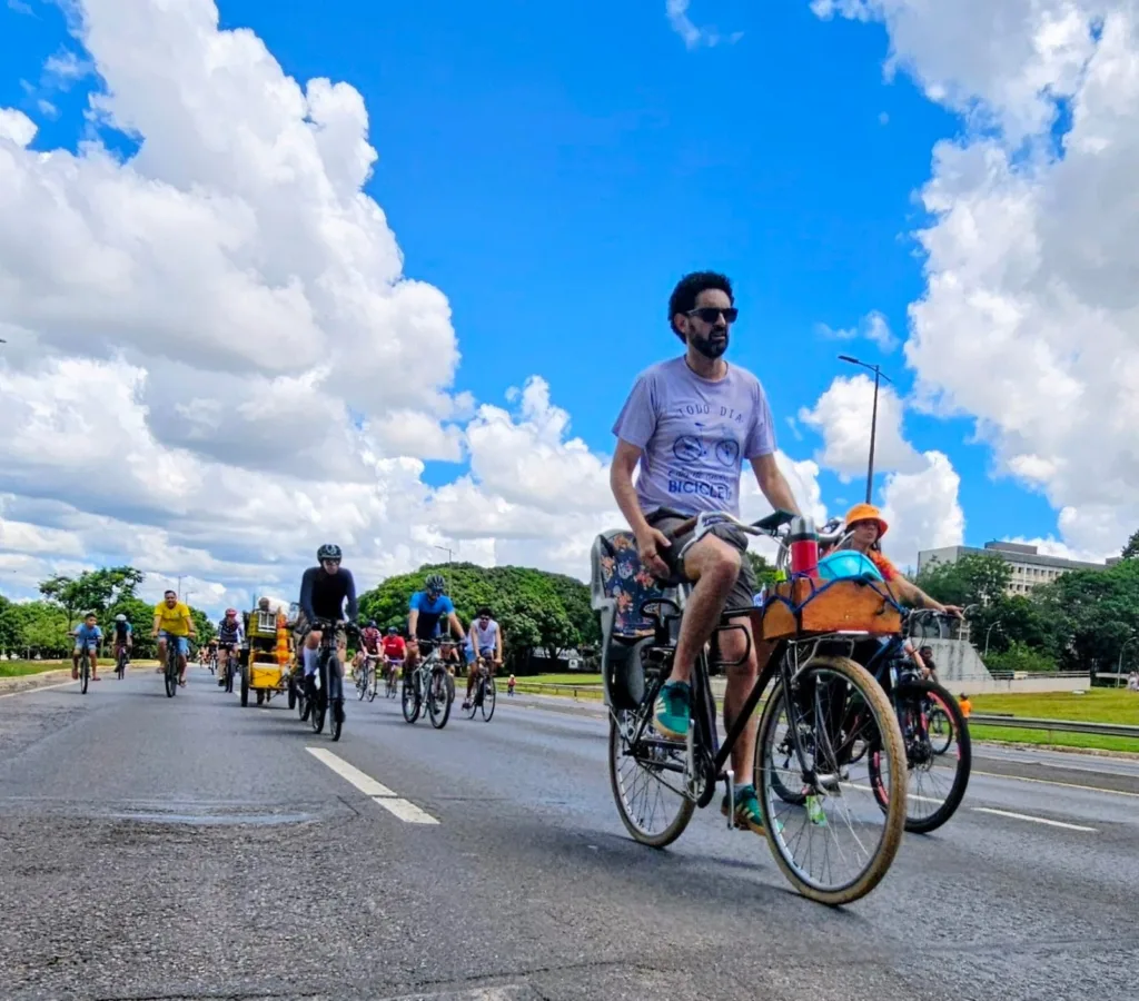 Para além do esporte, a bicicleta também é alternativa de mobilidade nos grandes centros urbanos