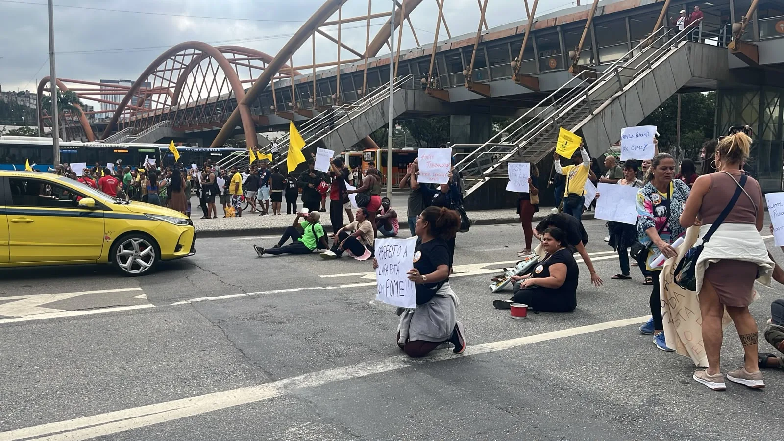 Manifestantes foram agredidos com spray de pimenta pela Polícia Militar
