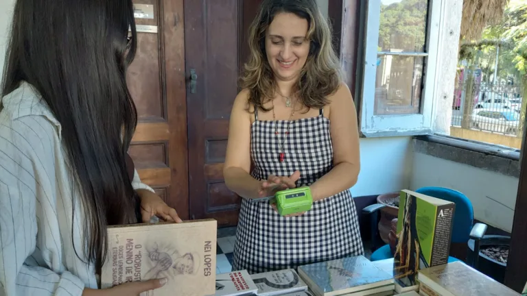 Expressão Popular retoma vendas presenciais no RJ em eventos nesta semana