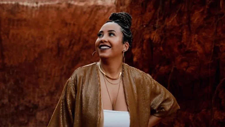 'Não é um espaço dado': Letícia Fialho exalta a presença de mulheres negras na música